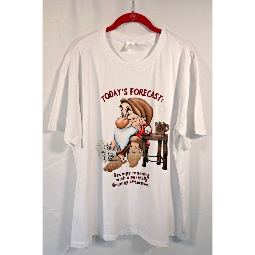 Snow white themed t shirt size XL‎ Grumpy short sleeve pullover